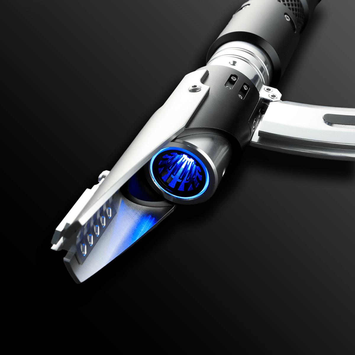 Famous Master Kelleran BEQ lightsaber with green glowing blade – Battle Sabers